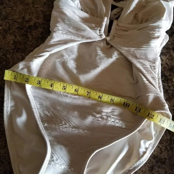 VINCE Camuto Pacific Wave Plunging  Texture One Piece Swimsuit Sand - Picture 8 of 15